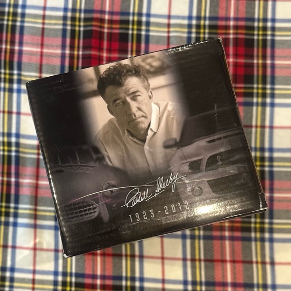 SHELBY COLLECTIBLES LEGEND SERIES 1965 White Shelby Cobra 427 S/C Diecast Car - Picture 6 of 9